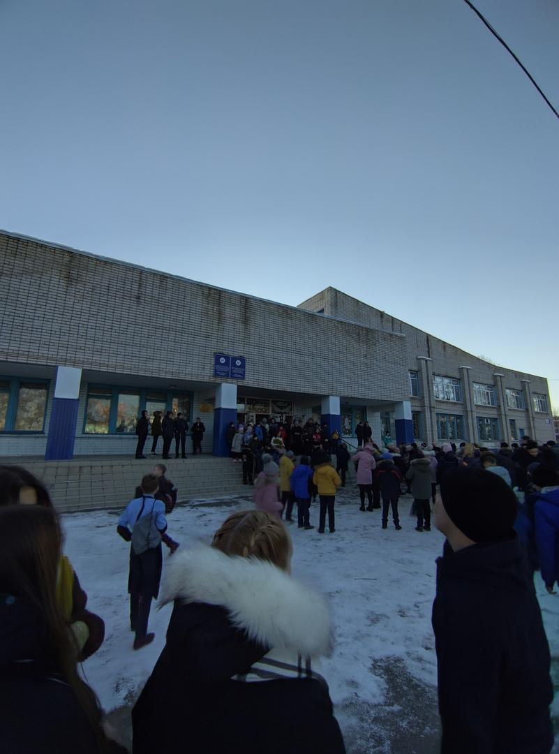 В Чебоксарах по улице Шумилова эвакуировали школу № 17