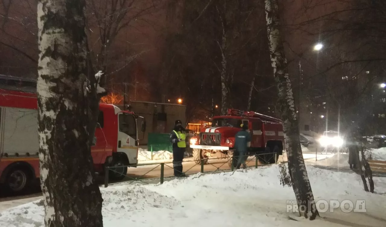 Фото к статье: В Новоюжном районе загорелась квартира 20-летней девушки, хозяйку госпитализировали