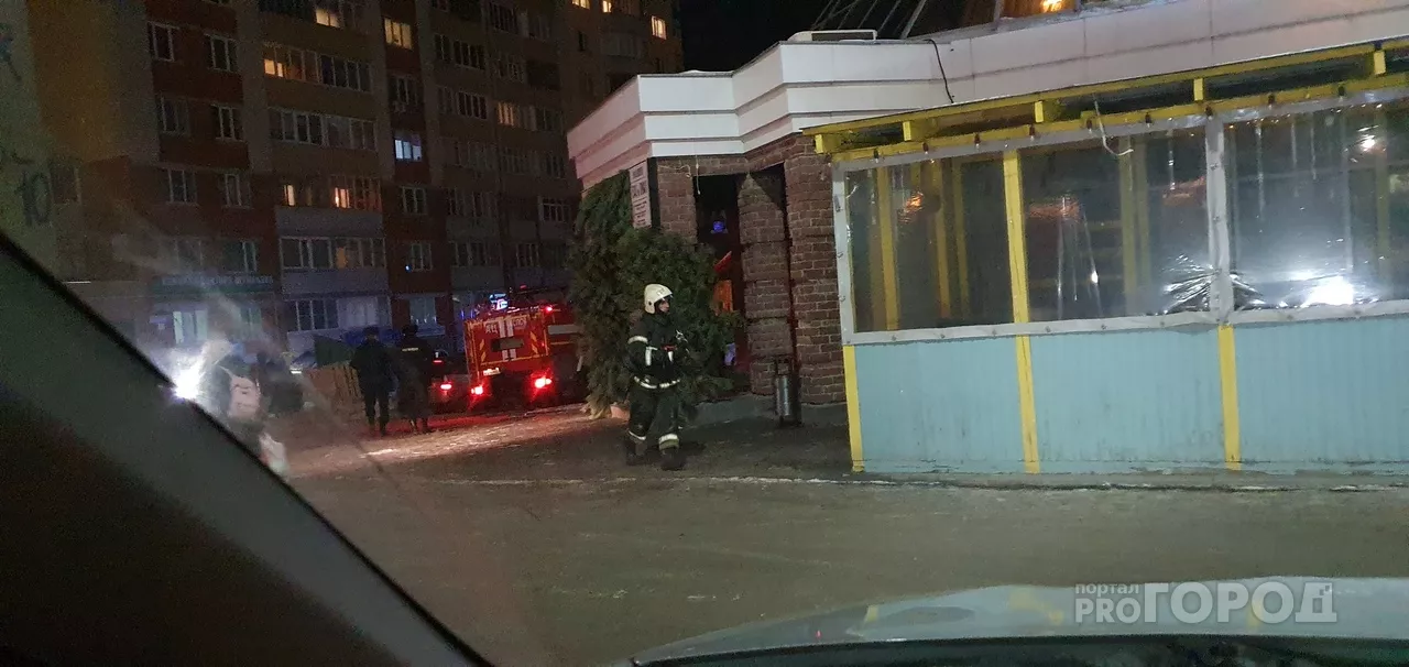 Фото к статье: Посетитель горящего ресторана: "К нам подошел официант со словами, что у них небольшое ЧП"