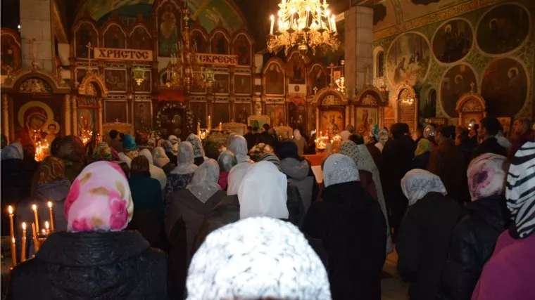 Фото к статье: Митрополит не собирается закрывать храмы в Чувашии: "За закрытыми дверями служить не будем"