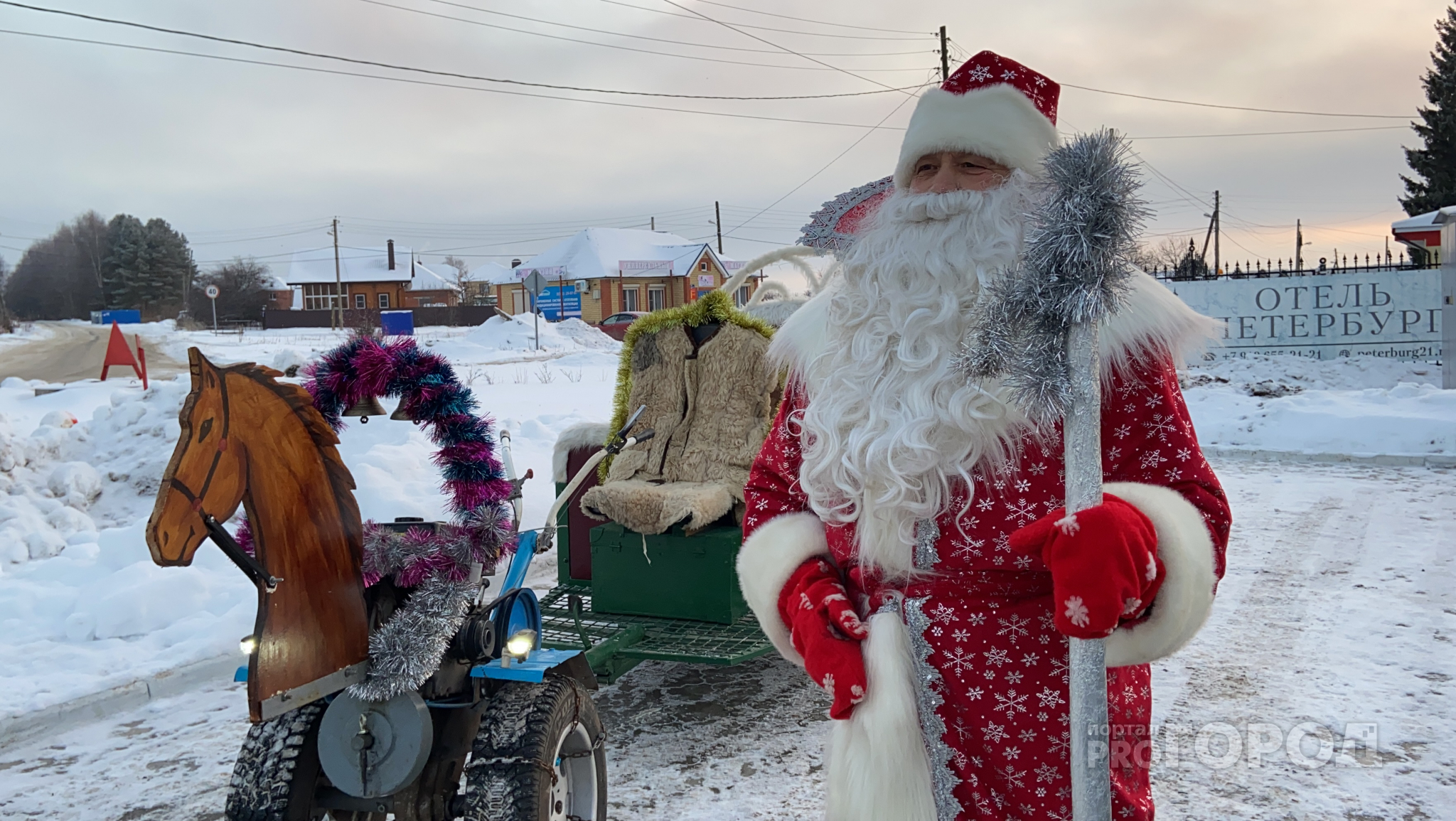 Дед Мороз из Чандрово переделал "сани" и вновь развозит счастье детям
