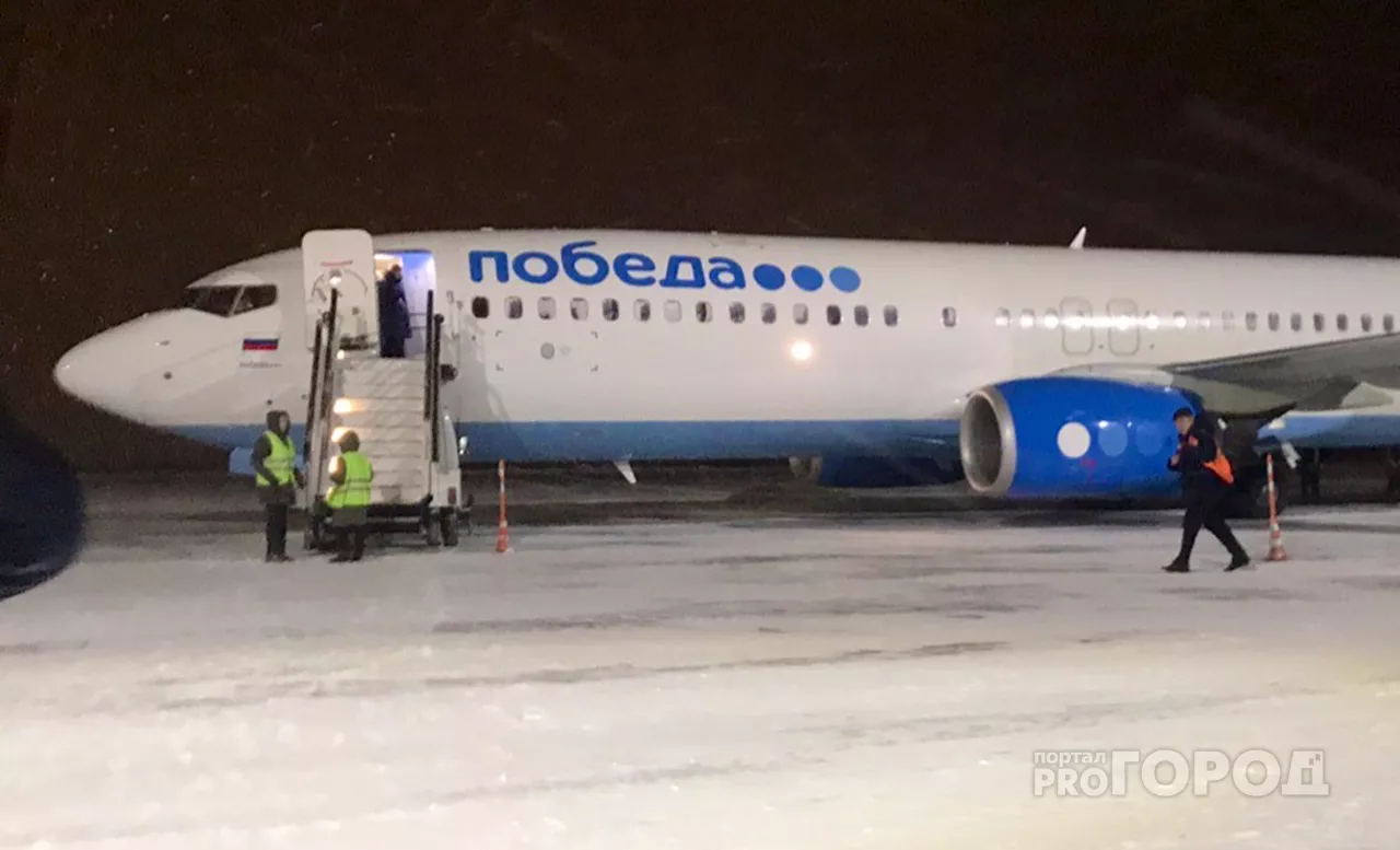Фото к статье: Снегопад вынудил два пассажирских самолета кружить над Чувашией