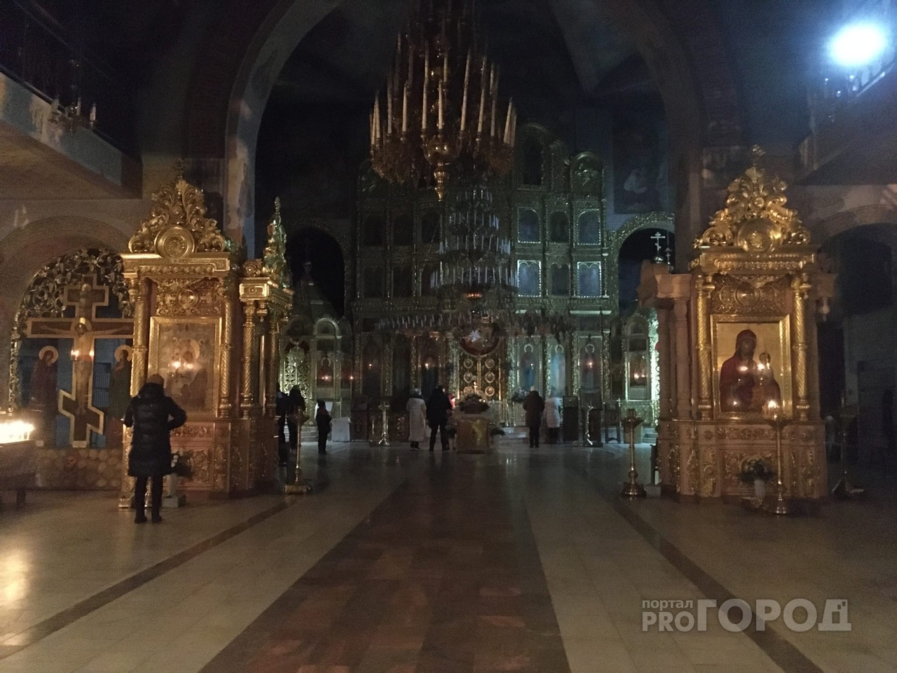 На Рождество в храм Новочебоксарска почти никто не пришел