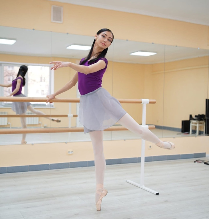 Девушка раскрыла подробности и стереотипы о жизни балерин: “У нас всегда что-то болит"