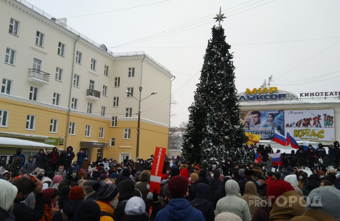Сотни участников митинга двигаются в сторону Площади Республики