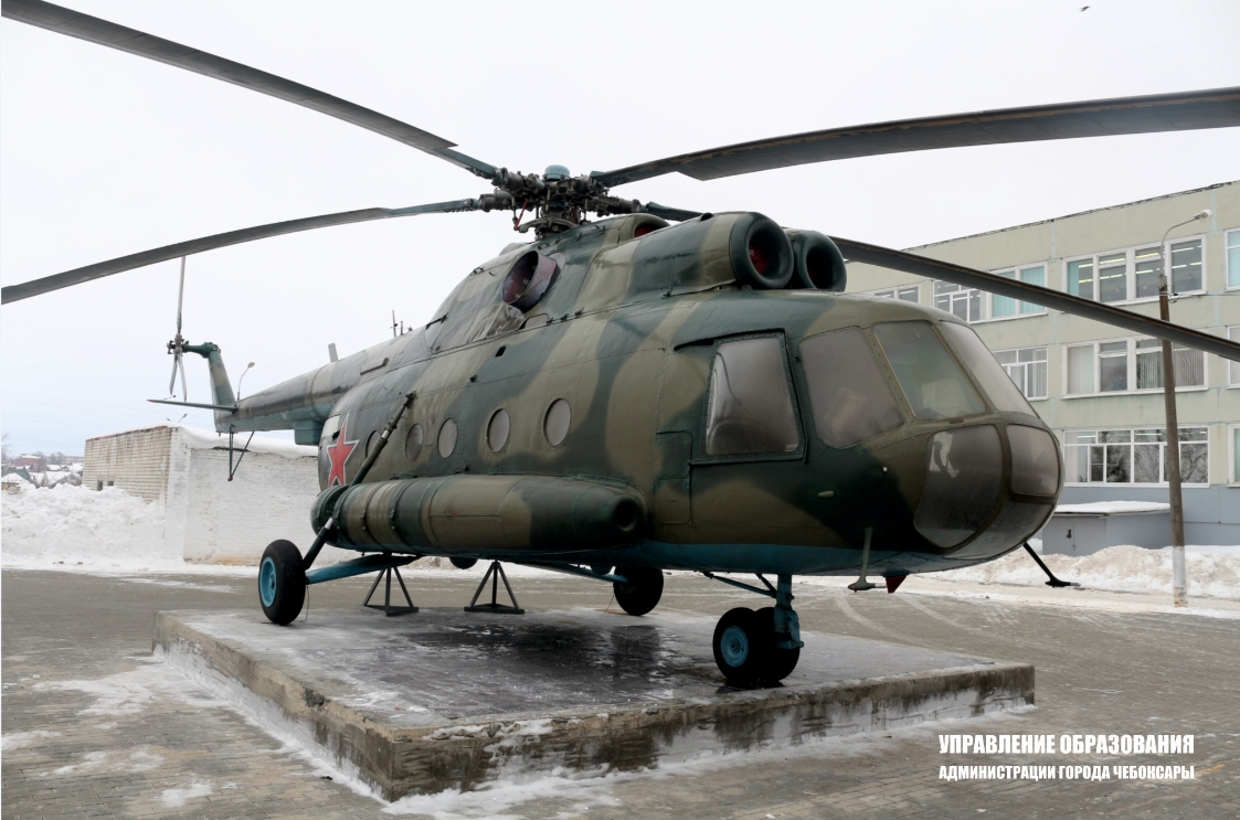 В Чебоксарах установили вертолет Ми-8 для школьников