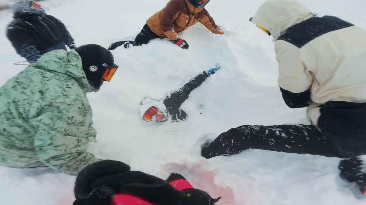 В Чувашии снежная лавина накрыла лыжника