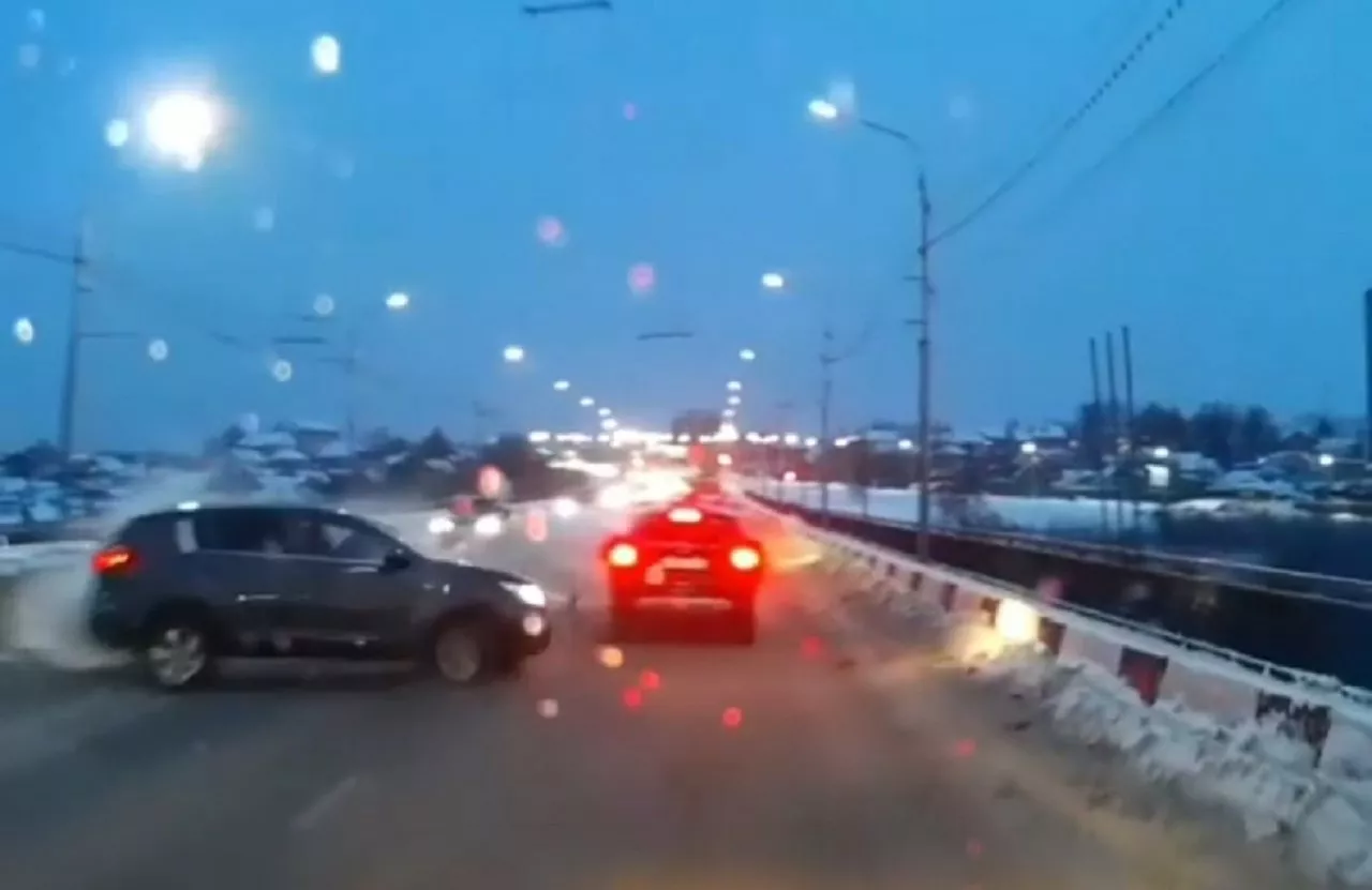 Фото к статье: Момент столкновения Kia со скорой в Чебоксарах попал на видео