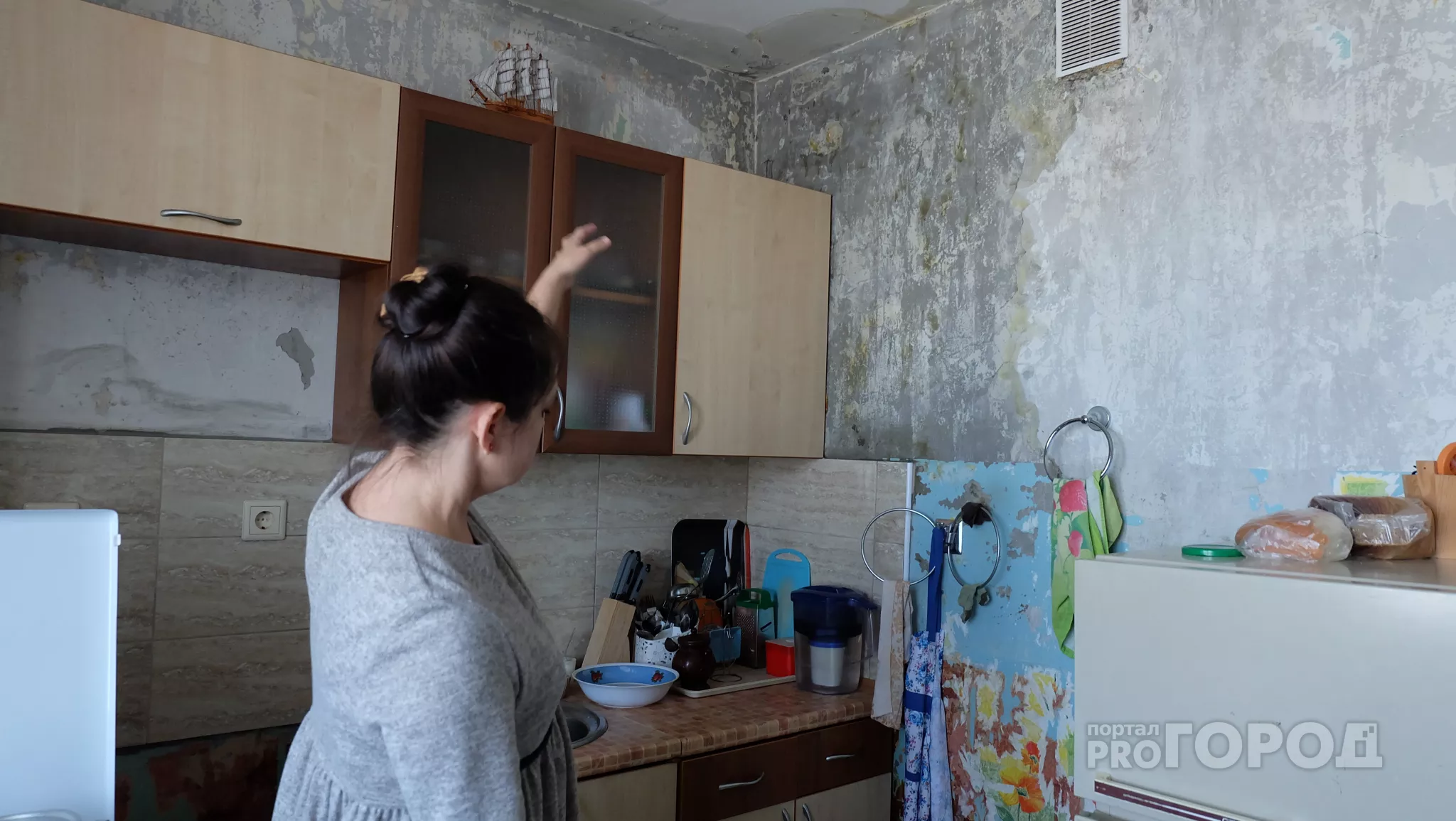 Фото к статье: В Чебоксарах жителей многоэтажки две недели заливает водой: "Препятствуют ремонту"