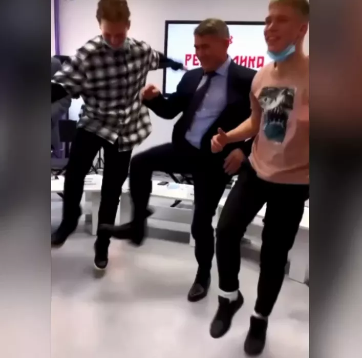Фото к статье: Глава Чувашии станцевал задорный танец для TikTok