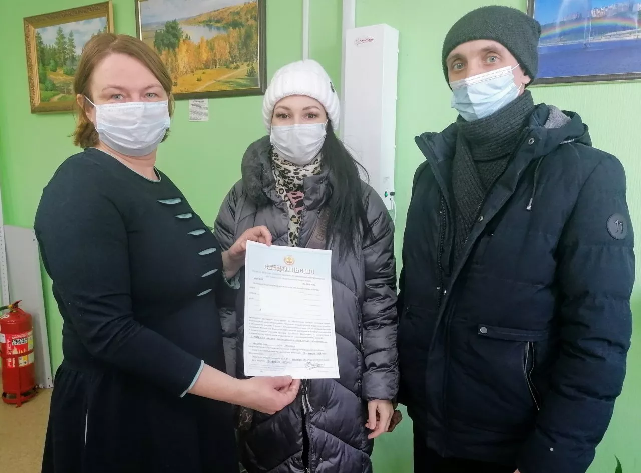 Фото к статье: Две многодетные семьи получили миллион рублей на жилье