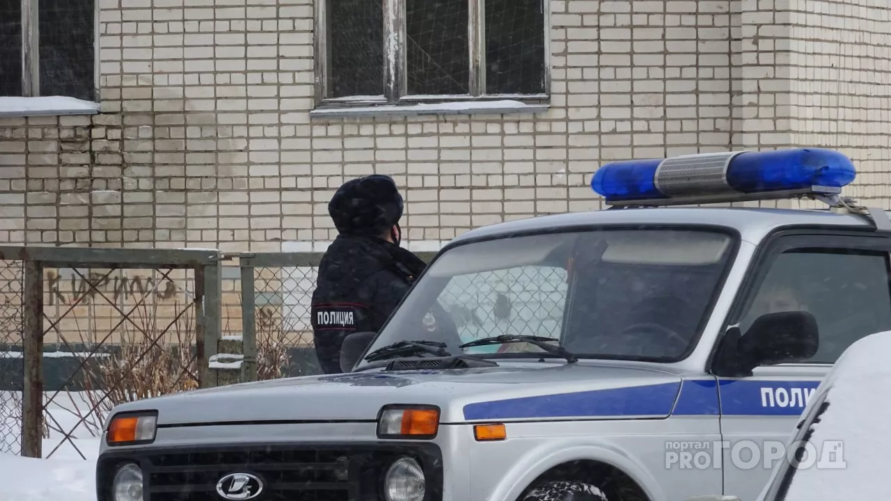 Фото к статье: Мужчина с поддельным паспортом купил в кредит несколько IPhone по 100 000 рублей