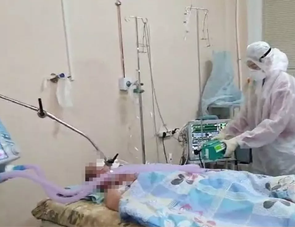 Фото к статье: В Чебоксарах женщину с коронавирусом спасли от смерти: "Риск неблагоприятного исхода был высок"