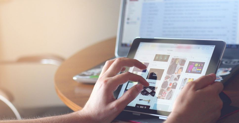 5,5 млрд рублей в конверте: как россияне откладывают в "СберБанк Онлайн"