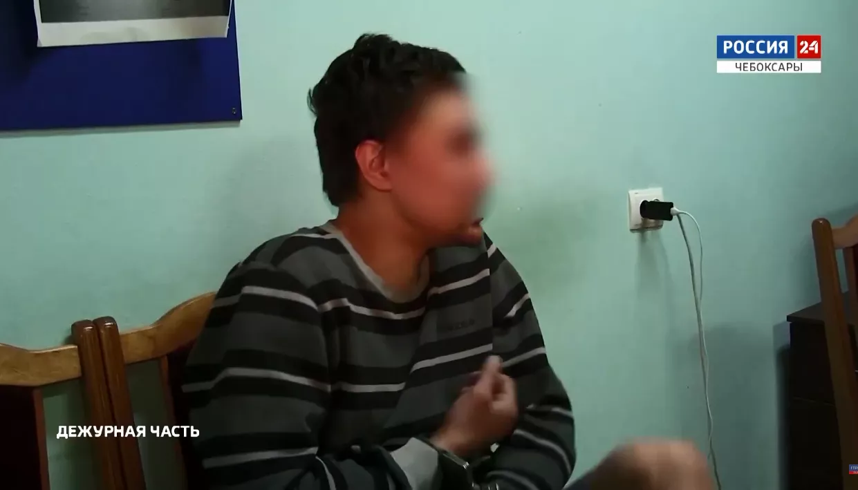Фото к статье: Угонщики маршрутки бегали по городу со словами: "надо кого-то зарезать", появилось видео допроса