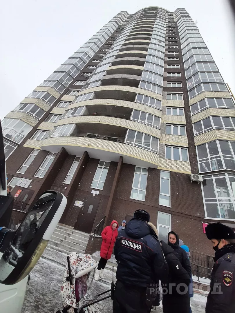 Фото к статье: Прокуратура проверит семью и школу, где учился выпавший с балкона мальчик
