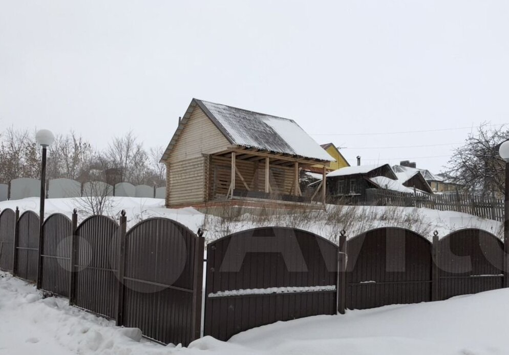 Посреди Старого города в Чебоксарах продают домик за кругленькую сумму