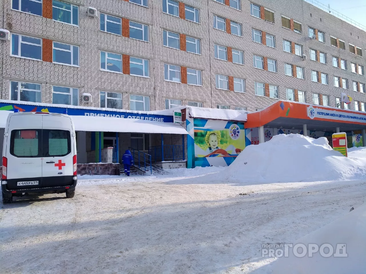 Фото к статье: Упавший с высоты 25 этажа мальчик находится в сознании