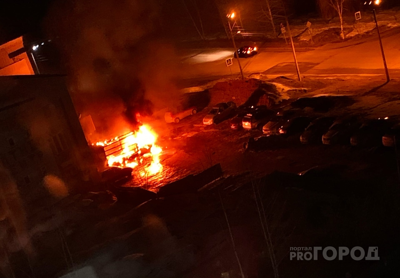Ночью в Чебоксарах загорелся грузовик