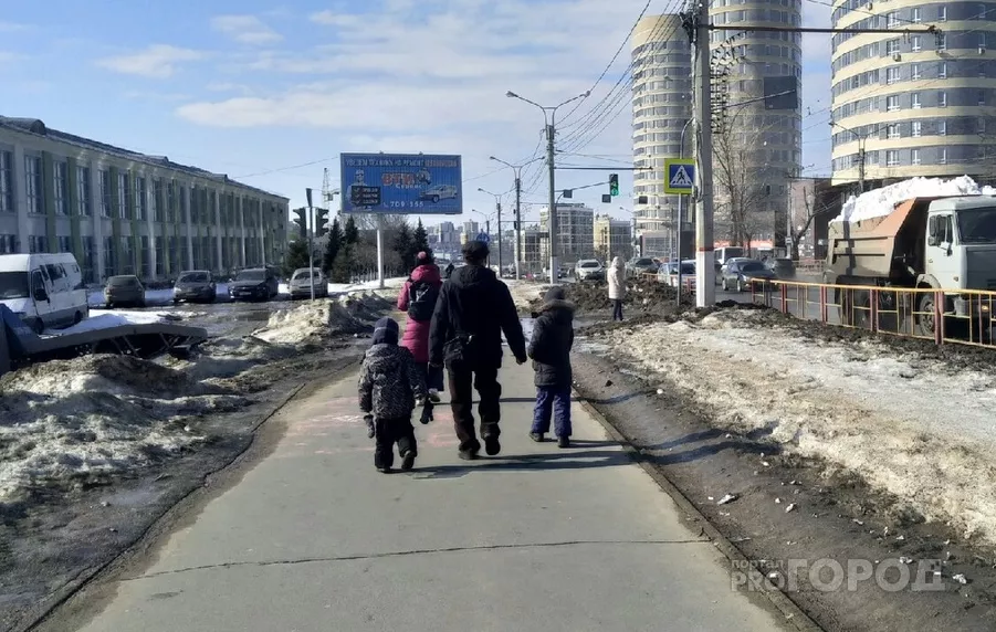Фото к статье: Начали действовать новые правила по выплатам на детей от 3 до 7 лет