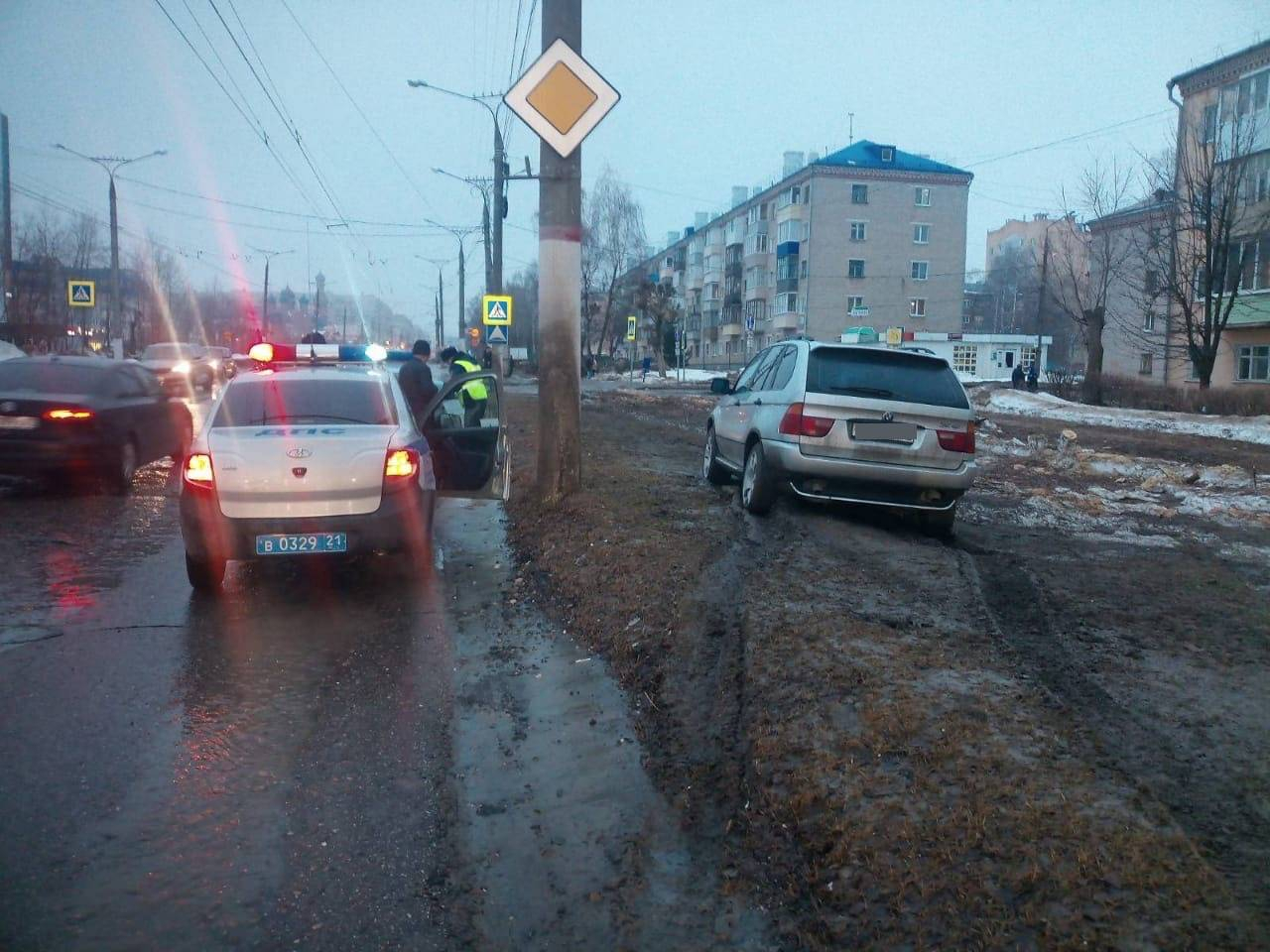 В Чебоксарах водитель BMW устроил погоню и спринт с сотрудниками ГИБДД