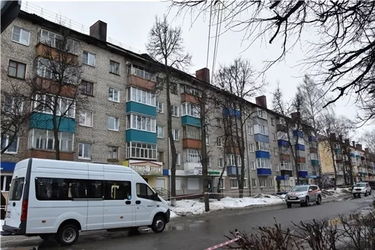 Фото к статье: Ста жителям горевшего дома в Канаше дали по 10 тысяч рублей