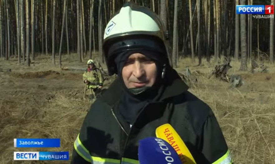 Николаев переоделся в пожарного и пошел тушить лес: "Заставляет почувствовать и осознать возможную опасность"