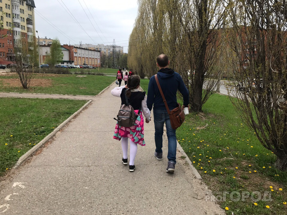 Путинские выплаты на школьников получат и родители будущих первоклассников