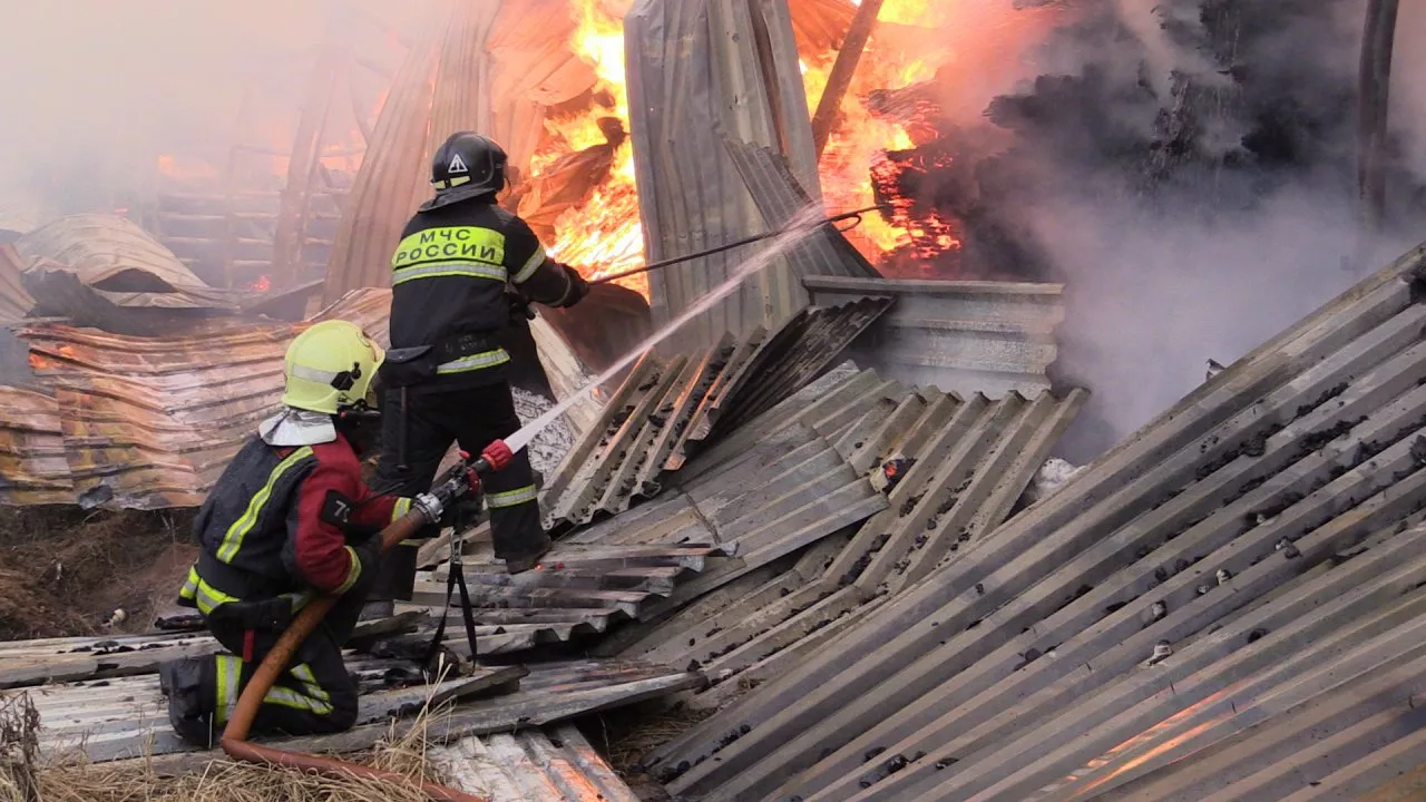 Фото к статье: Пожару на складе в Чебоксарах присвоили второй ранг сложности