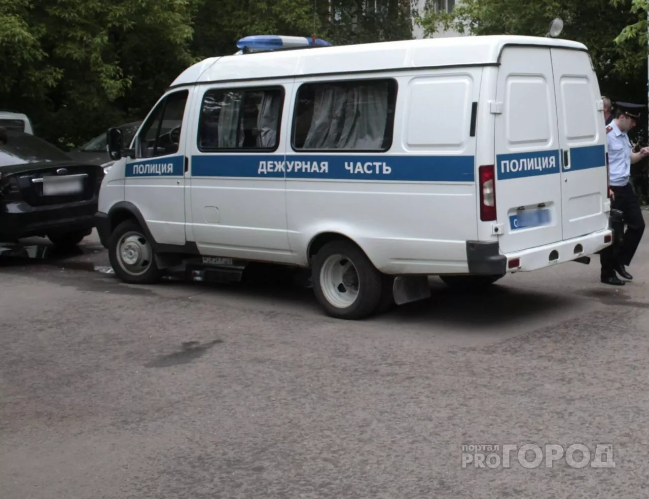 Фото к статье: В Чебоксарах под окнами многоквартирного дома нашли тело мужчины