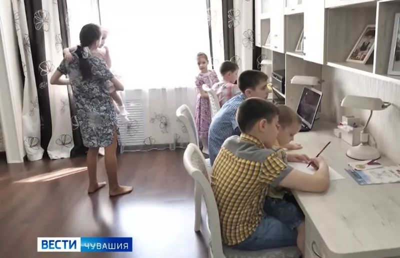 Фото к статье: Родители Чувашии массово делают перерасчет детского пособия