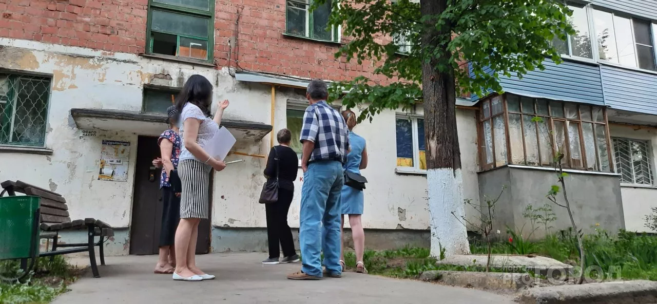 Фото к статье: Соседи ополчились против пенсионерки, которая называет себя старшей: "Делает жизнь невыносимой, ее собака покусала ребенка и гадит в подъезде"