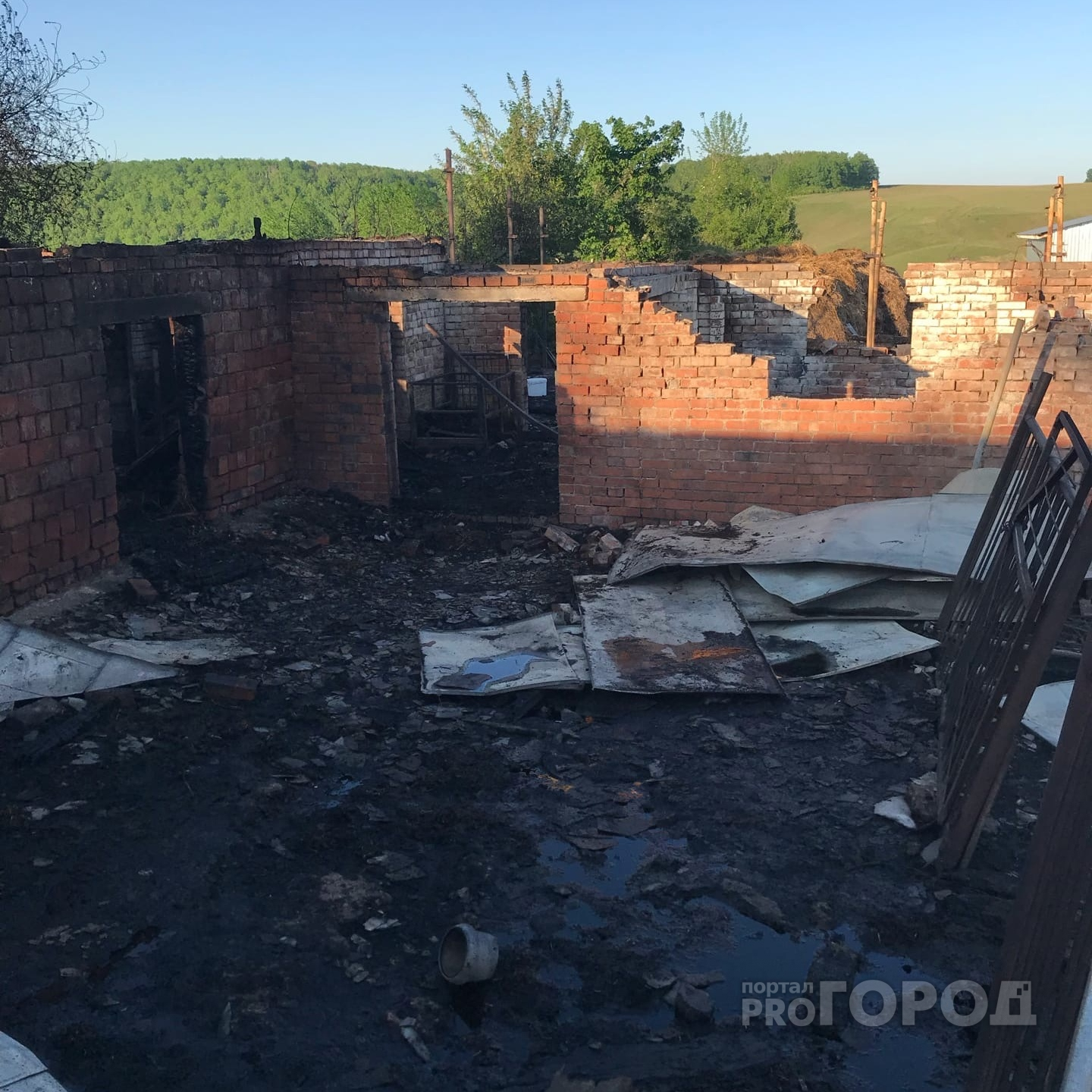 Семья с тремя детьми оказалась на улице после пожара: погорельцы Чебоксарского района просят о помощи