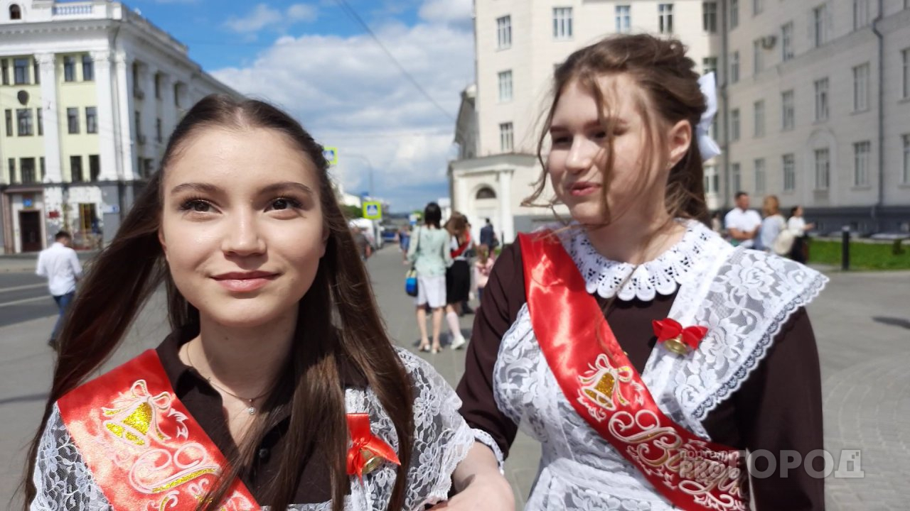 Чебоксарские школьники о Последнем звонке: "Планы большие - поступить в университет, а сегодня - петь и танцевать!"