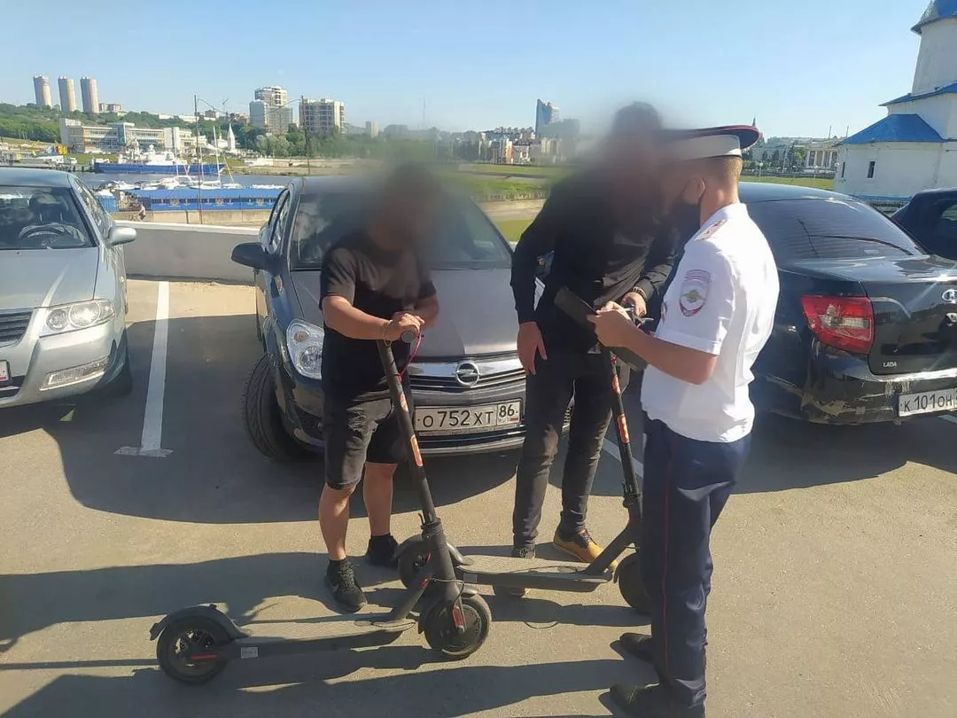 Фото к статье: В Чувашии наказали 20 водителей электросамокатов: какие статьи им приписывают