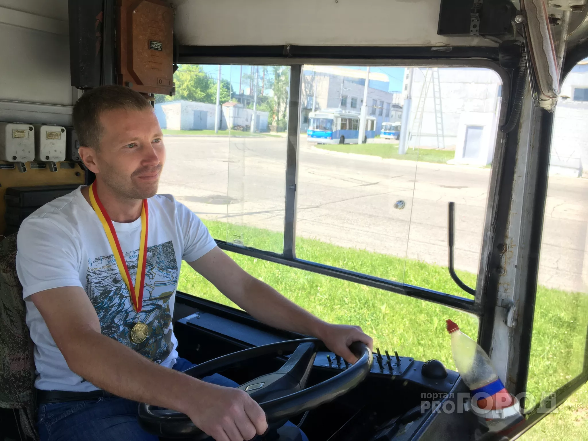 Фото к статье: Лучший водитель троллейбуса в Чебоксарах: “Мне нравится в моей работе стабильность”