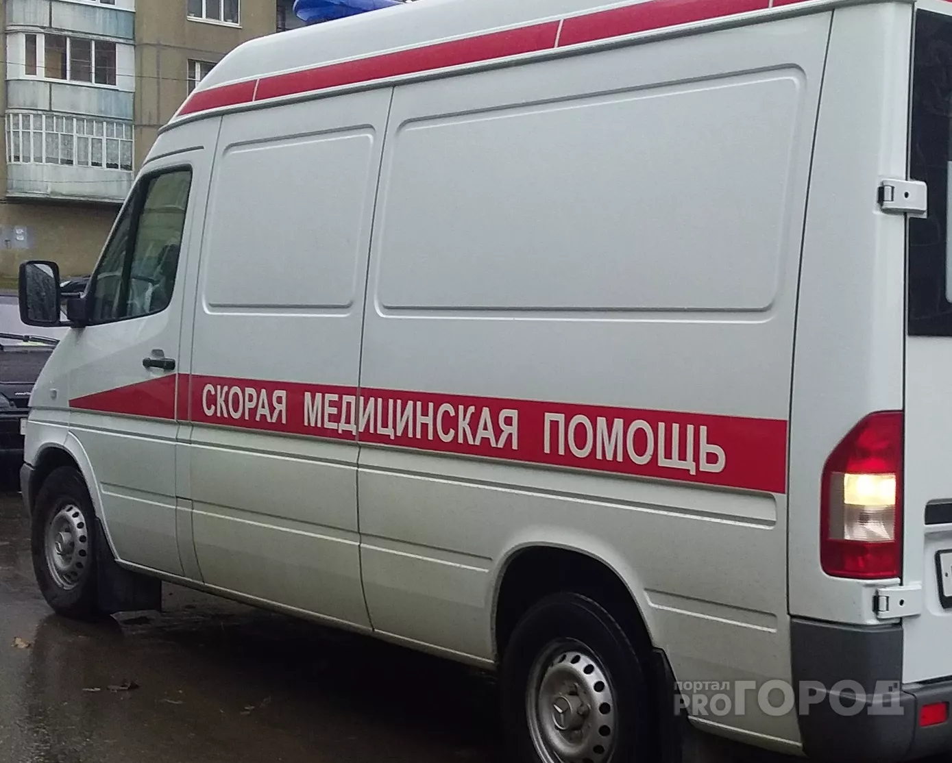 Фото к статье: Под окнами бизнес-центра в Чебоксарах было найдено тело 36-летнего мужчины
