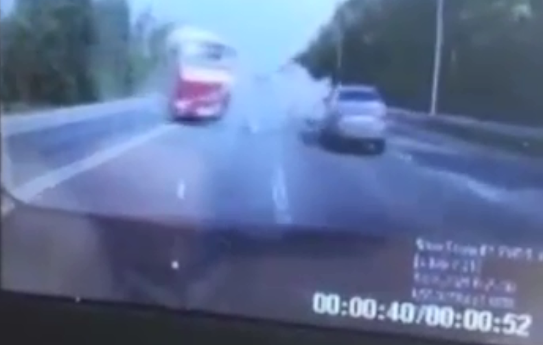 ГИБДД показала момент аварии с погибшим водителем Land Cruiser в Чебоксарском районе