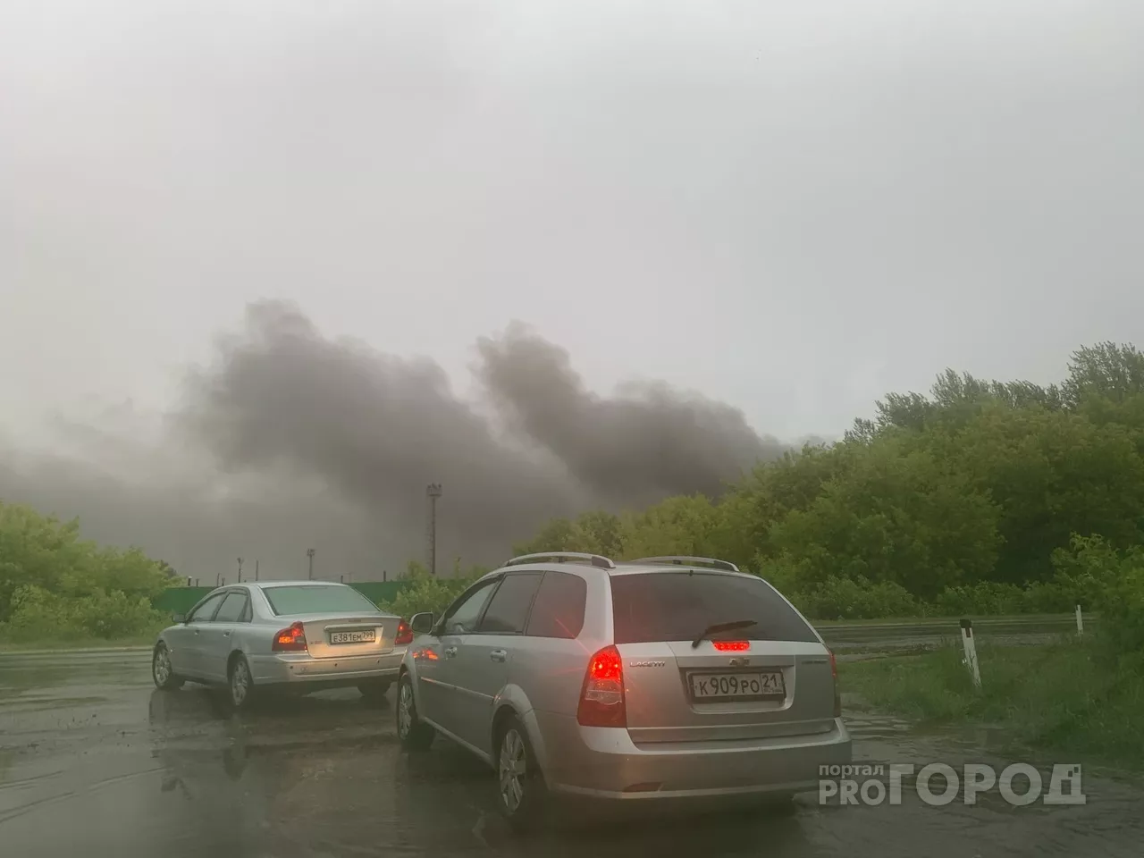 Фото к статье: Крупный пожар случился в Новочебоксарске: «Появился запах хлора»