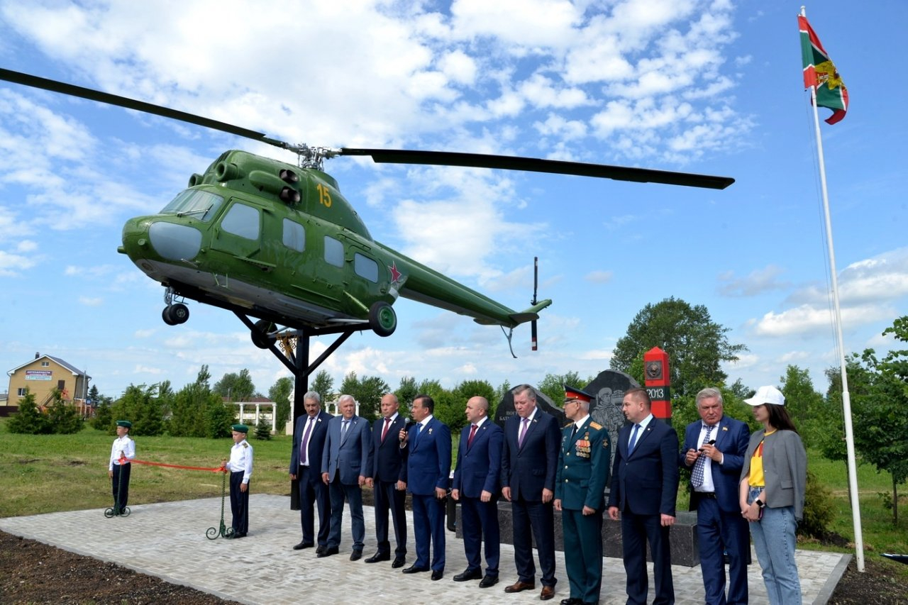 В Чувашии в зоне отдыха установили вертолет Ми-2
