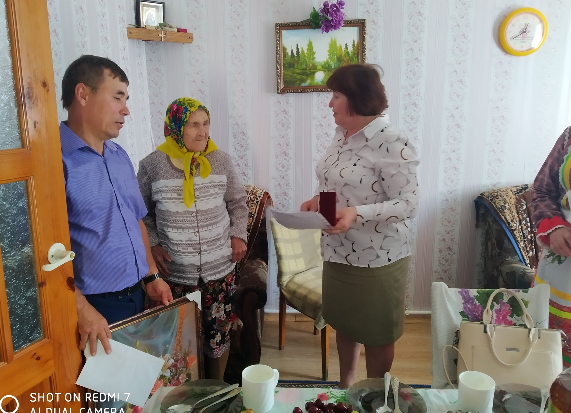 Жительнице чувашского села исполнилось 100 лет: для нее спели народные песни