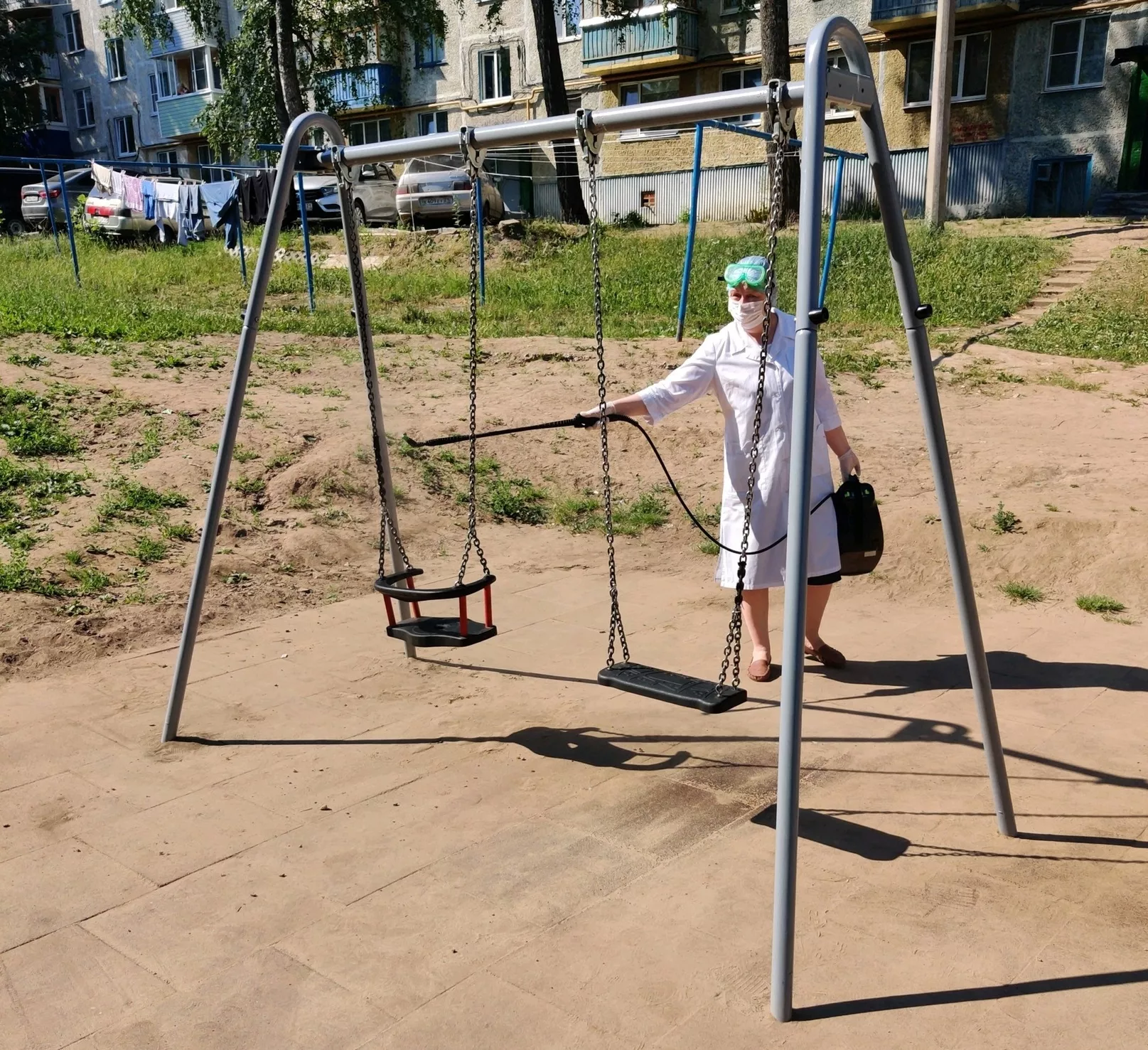 Фото к статье: Детские игровые площадки в Чебоксарах начнут дезинфицировать вне зависимости от эпидситуации