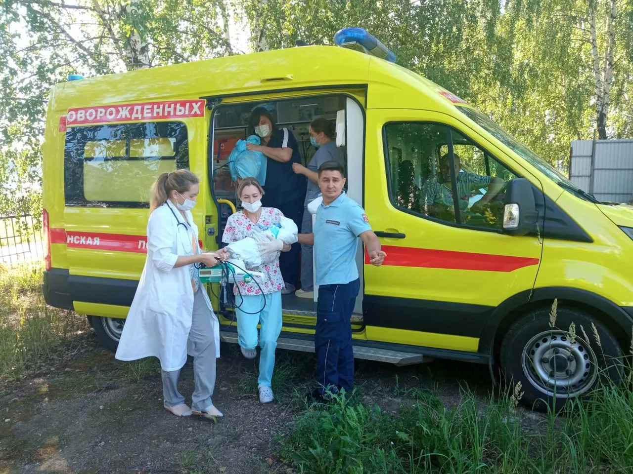 Фото к статье: Маленького пациента с пороком сердца на вертолете доставили на операцию из Чувашии в соседний регион