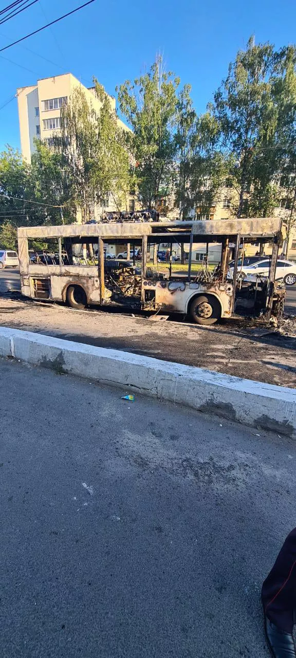 Фото к статье: Вспыхнувший автобус в Чебоксарах вез 30 пассажиров: началась проверка