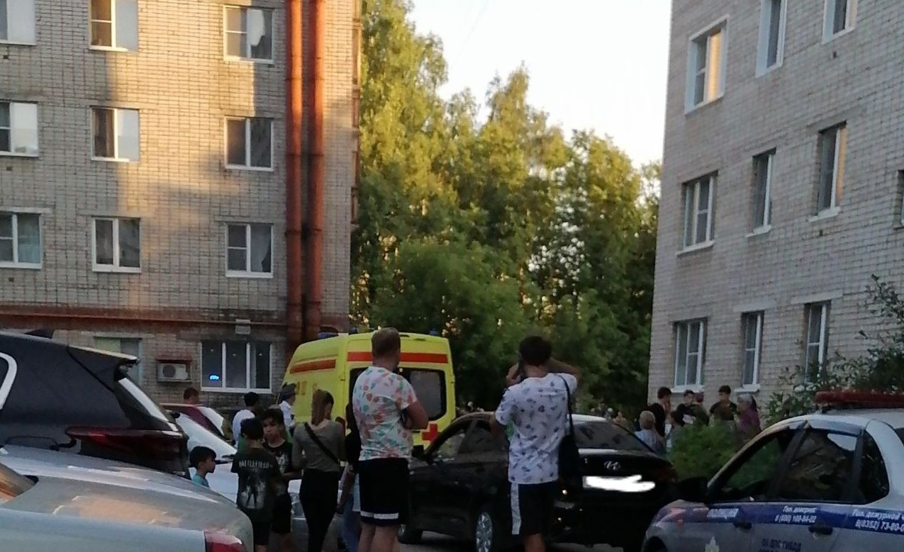 В Новочебоксарске мальчик попал под машину прямо во дворе дома