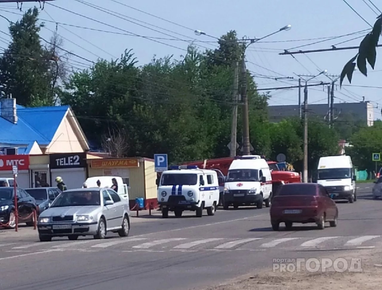 Фото к статье: В Чебоксарах эвакуировали "Южный" рынок: "Поступило сообщение о заложенной бомбе"