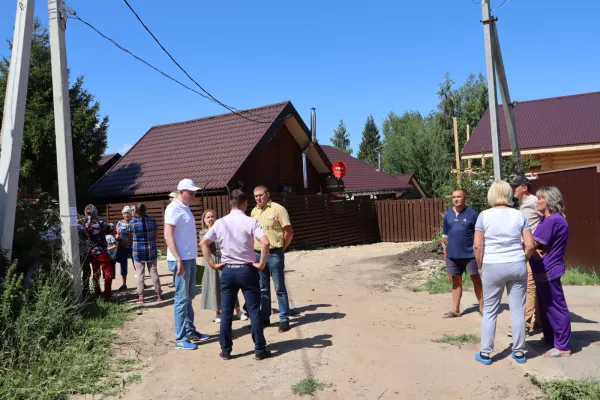 Фото к статье: В Чебоксарском районе жители полгода борются с самоуправством бизнесмена, который устроил на своем участке гостевой комплекс