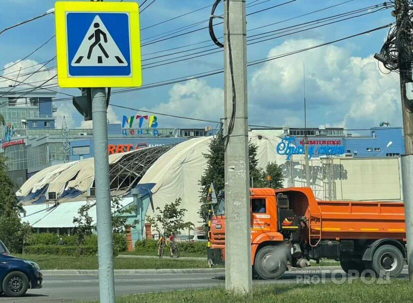 В Чебоксарах торговый центр "Гранд сити" остался без крыши