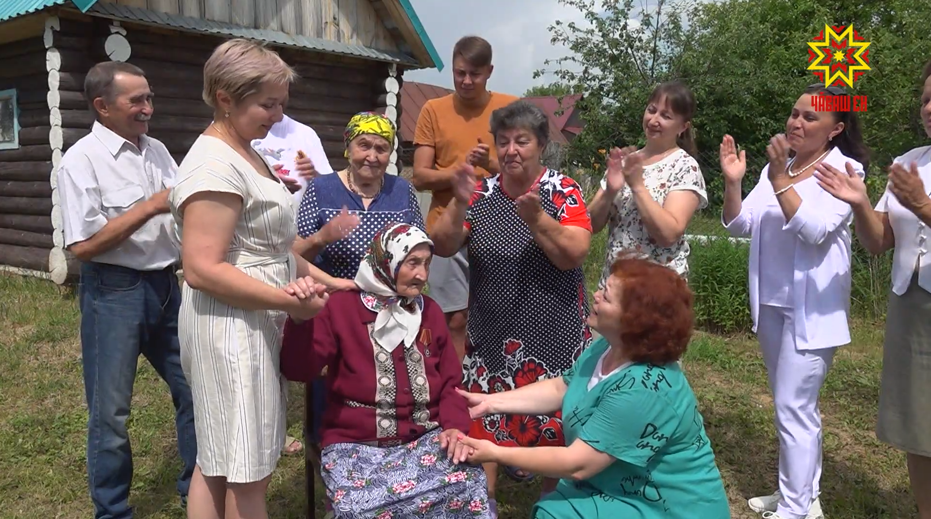 Жительница Мариинско-Посадского района отметила вековой юбилей: "Поздравляли именинницу всей деревней с песнями и плясками"