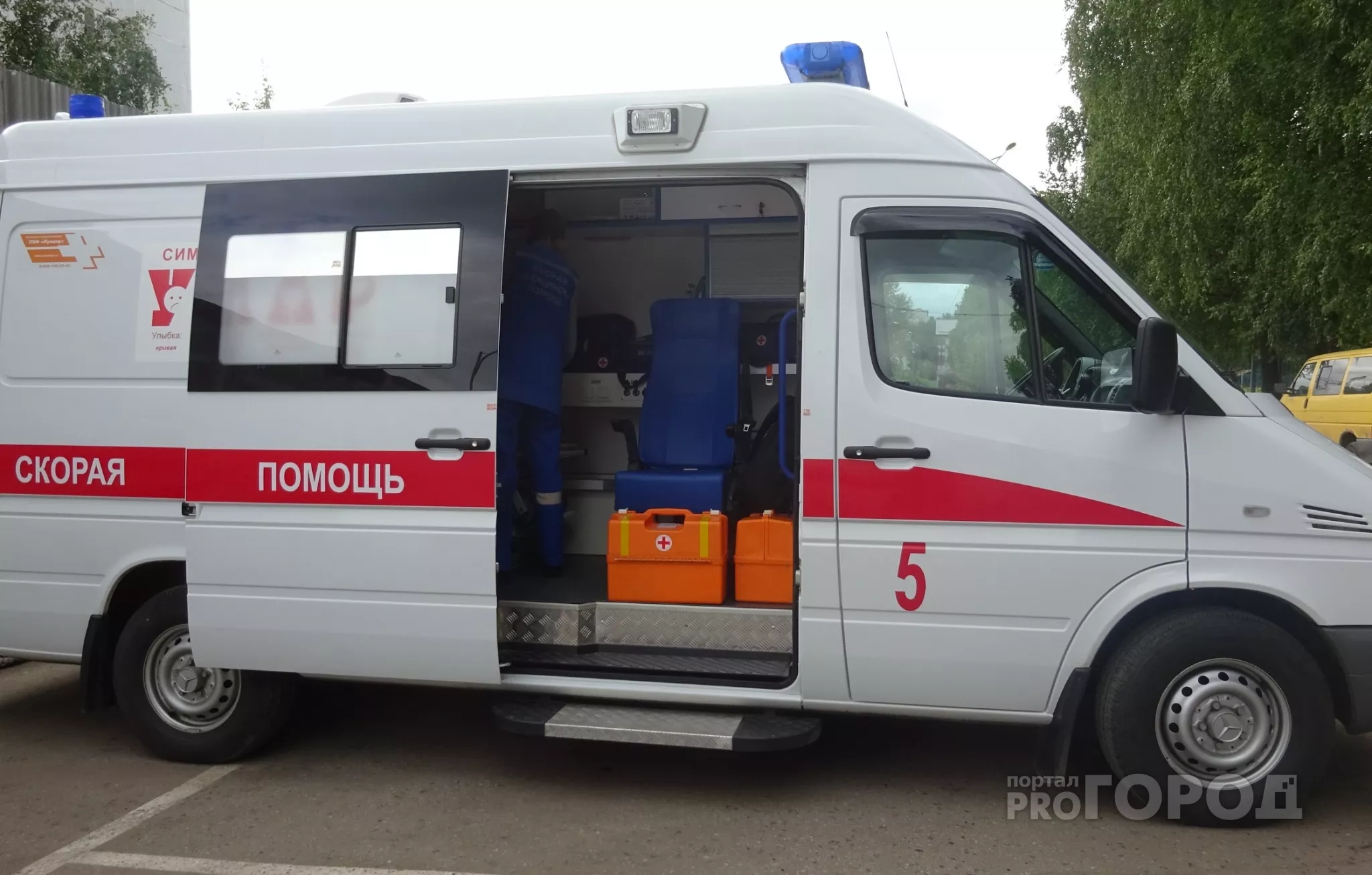Фото к статье: Мужчина выжил после падения с балкона в Альгешево